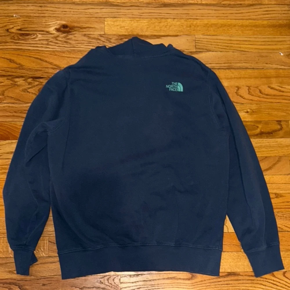 THE NORTH FACE Men's Graphic Injection Hoodie, Shady Blue/Wasabi, Medium‎
